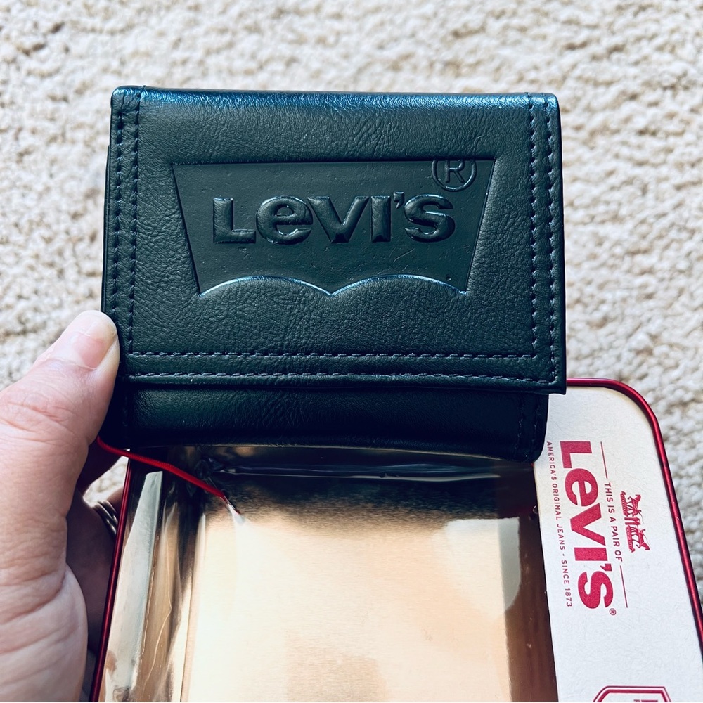 NWT Levi's RFID Black Wallet